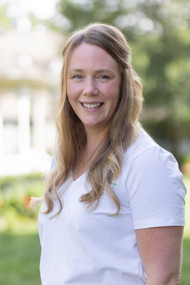 Alesa Deter Headshot